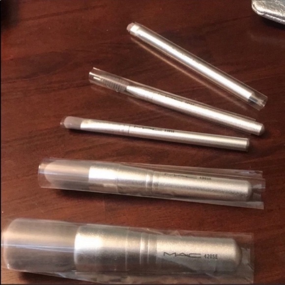 ❄️❄️❄️MAC SNOWBALL LIMITED EDITION BRISH SET NEW❄️❄️❄️ - Picture 5 of 5